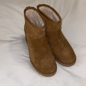 Ugg Ultra Mini Wedge Boots size 9. Chestnut.
